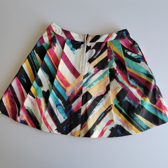 Pleated Mini Skirt with Pockets! - Picture 9 of 10